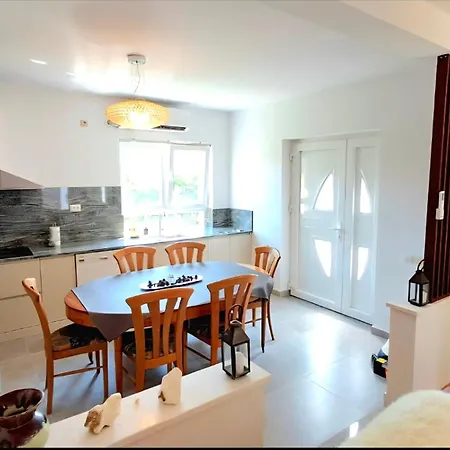 Alpine Villa Valias